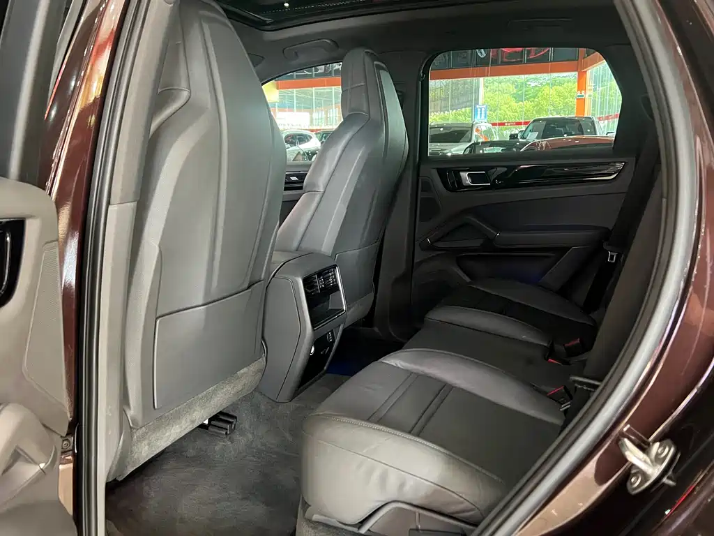 Porsche Cayenne 2019 — фото 12