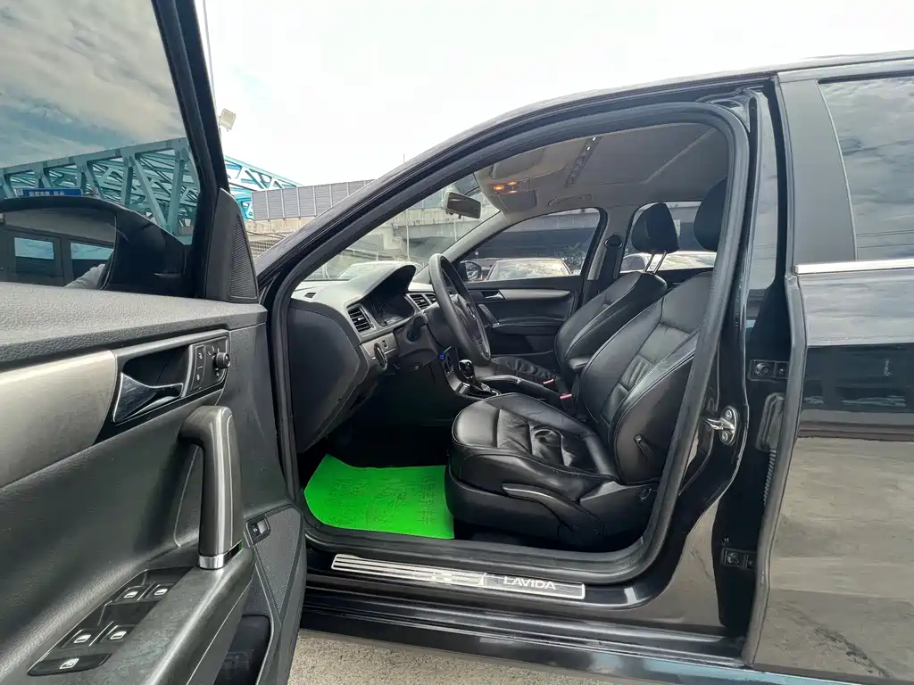 Volkswagen Lavida 2014