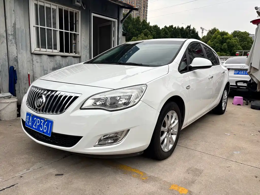 Buick Excelle 2013 — фото 1