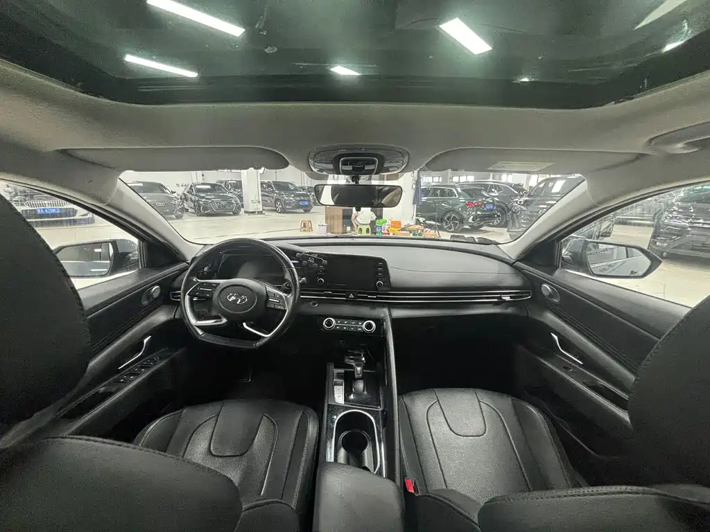Hyundai Elantra 2022 — фото 15