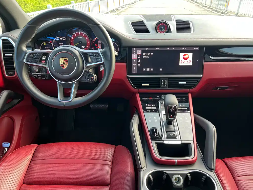 Porsche Cayenne Hybrid 2021 — фото 11