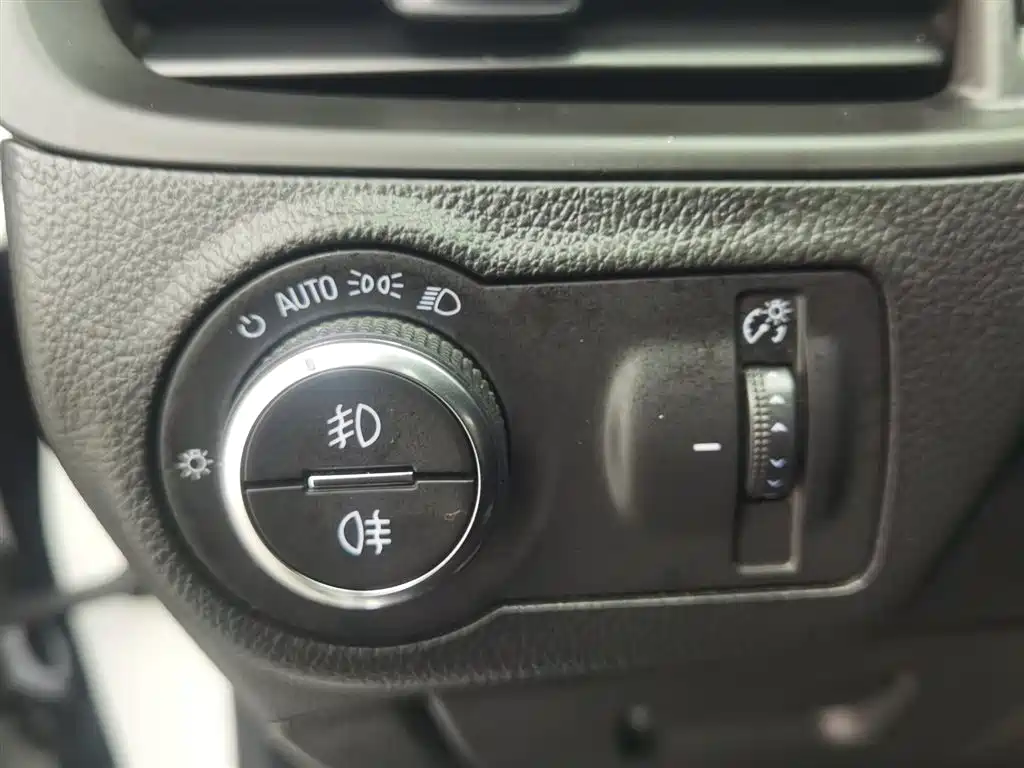 Buick Envision Plus 2019 — фото 21