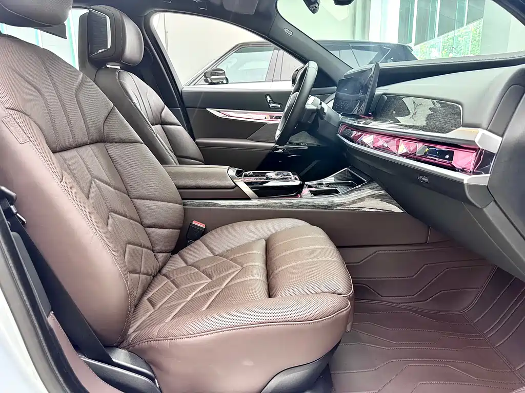 BMW i7 2023 — фото 15