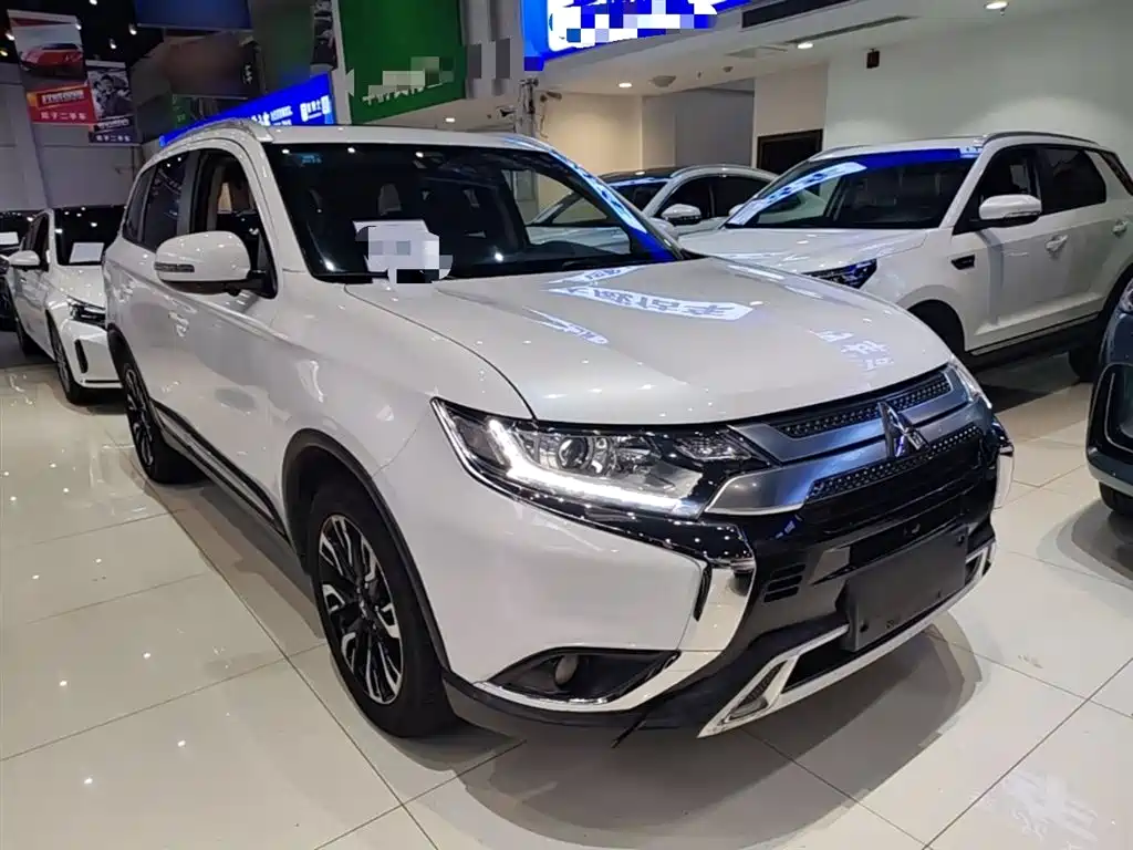 Mitsubishi Outlander 2020 — фото 4