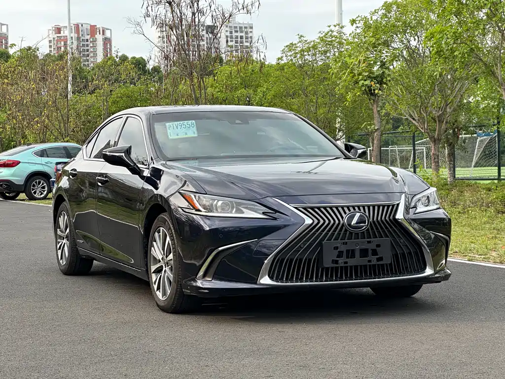 Lexus ES 2018 — фото 3
