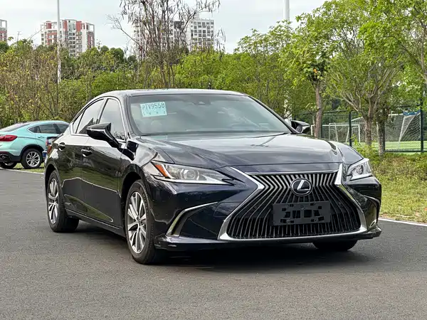Lexus ES 2018