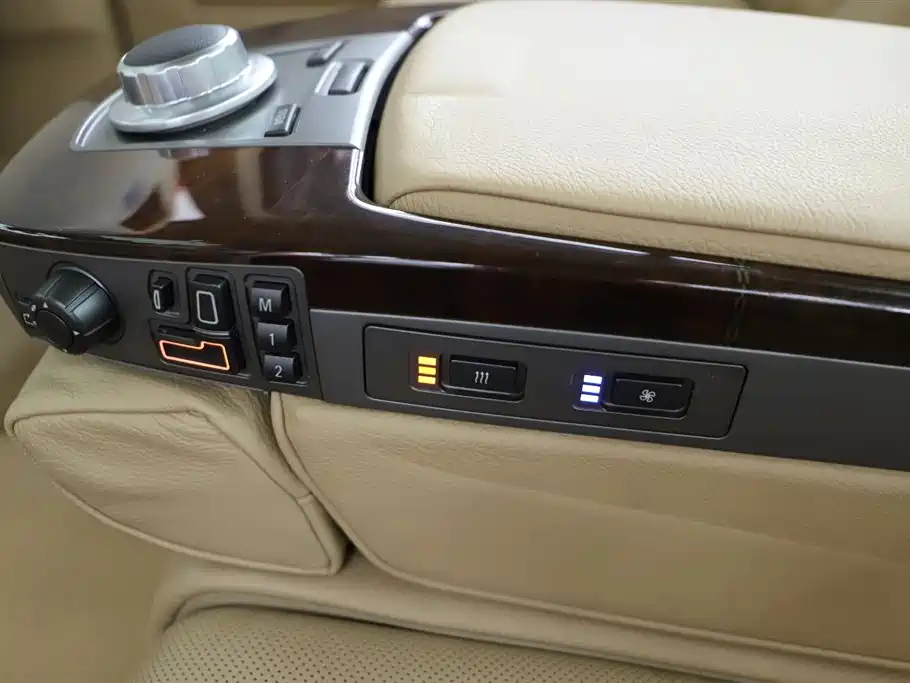 BMW 7 Series 2008 — фото 19