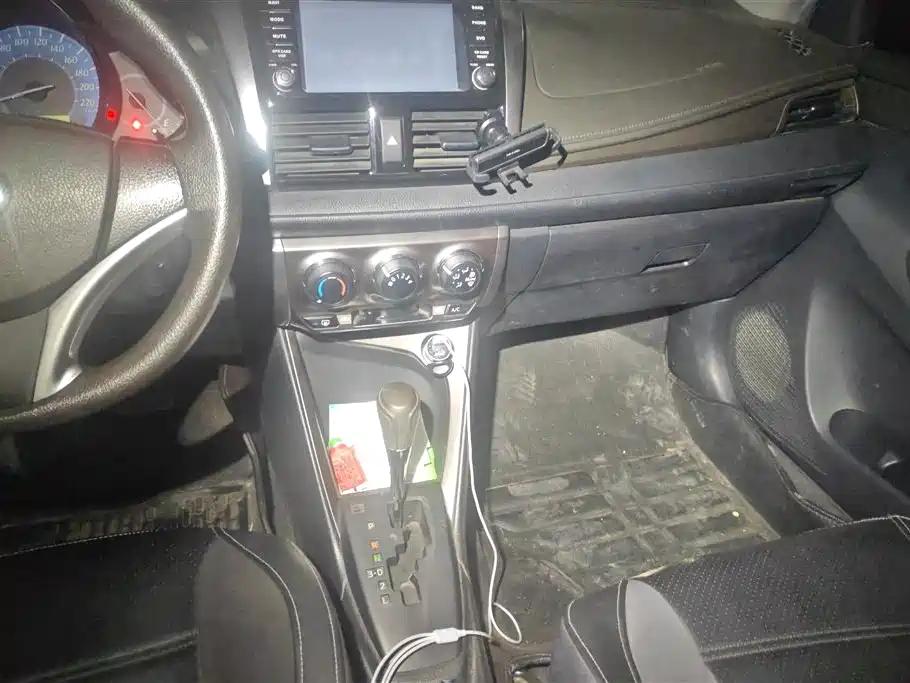 Toyota Yaris L 2015 — фото 13