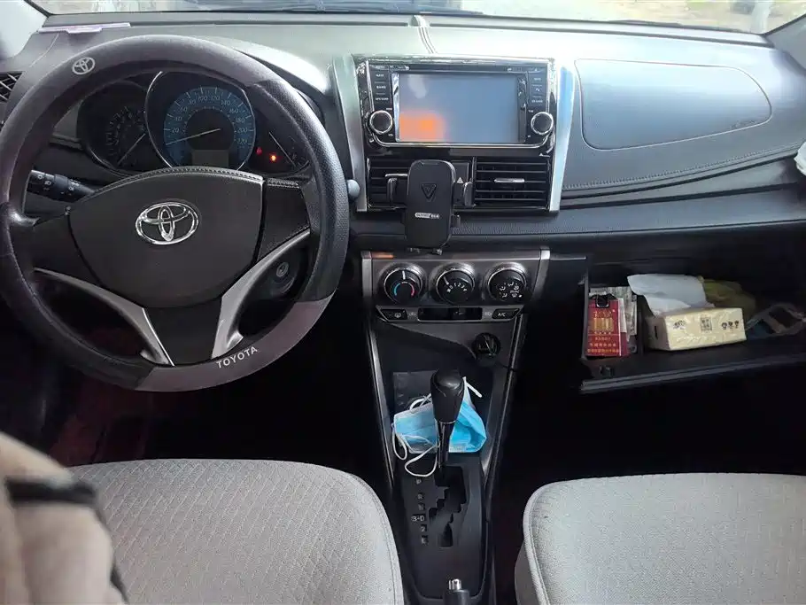 Toyota Yaris L 2016 — фото 12