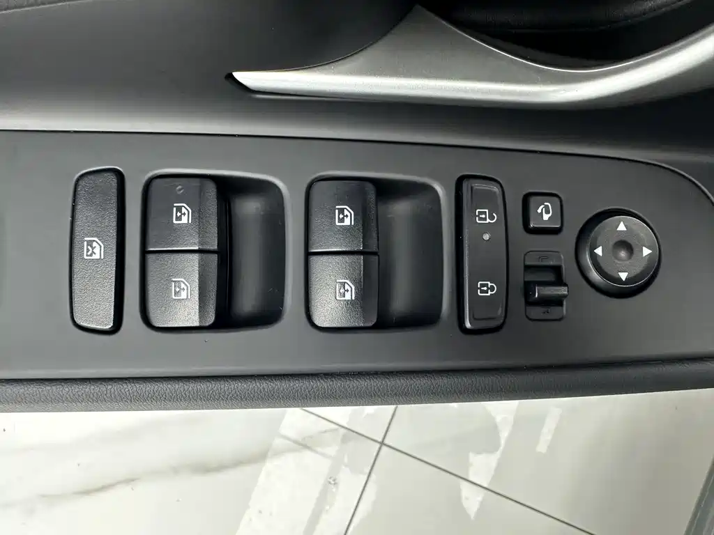 Hyundai Elantra 2023 — фото 12