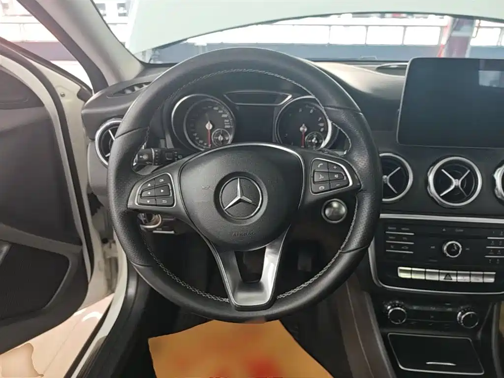 Mercedes-Benz GLA 2017 — фото 11