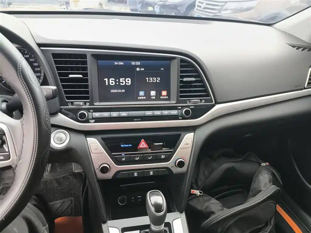 Hyundai Elantra 2019 — фото 9