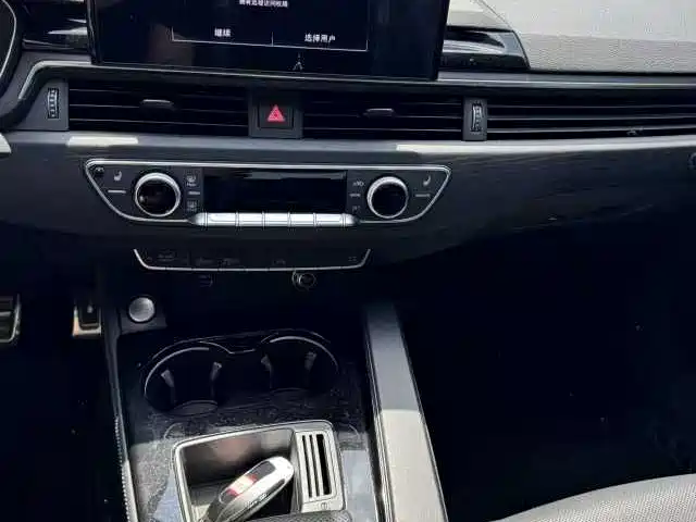 Audi A4L 2025 — фото 13