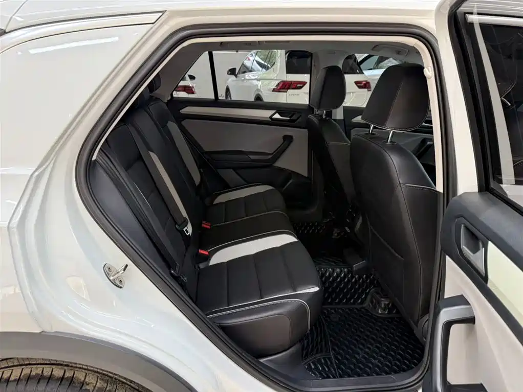 Volkswagen T-Roc 2023 — фото 22