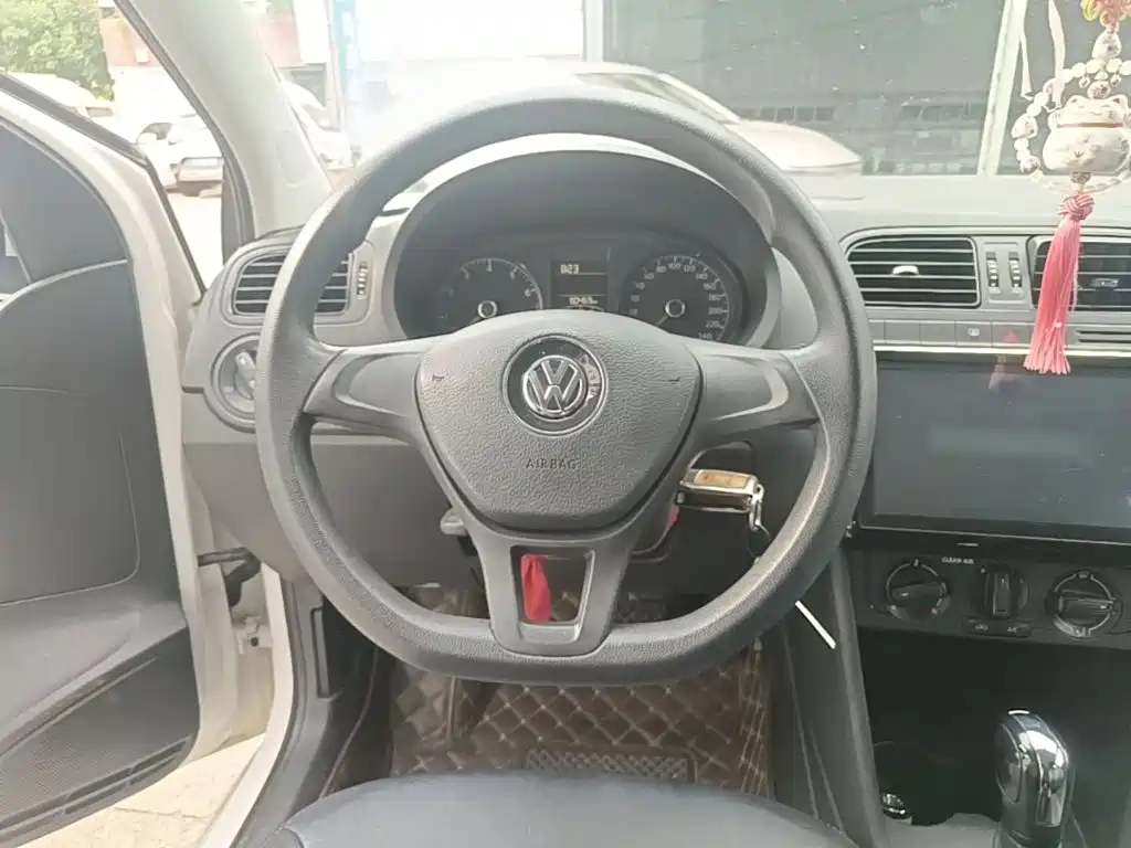 Volkswagen Polo 2017 — фото 11