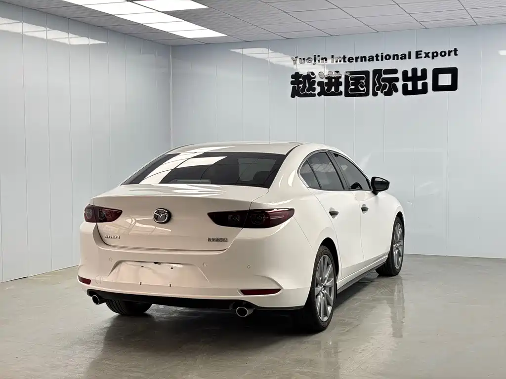 Mazda 3 Axela 2022 — фото 10