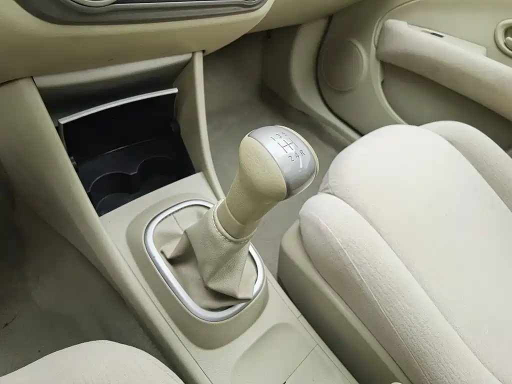 Nissan Sylphy 2017 — фото 13