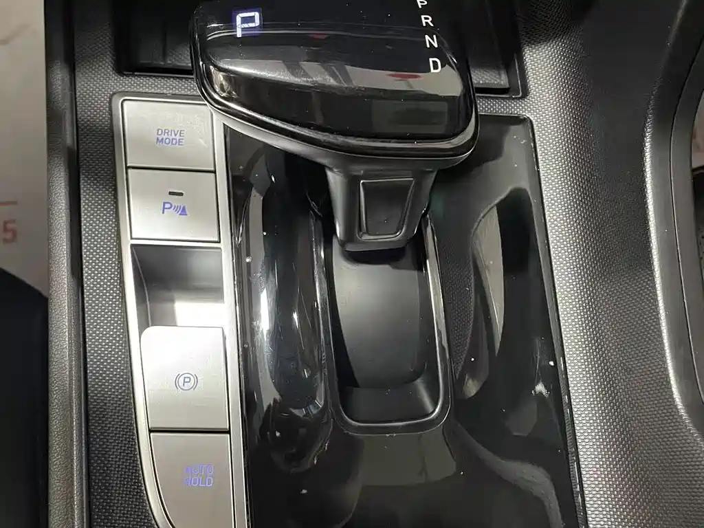Hyundai Elantra 2021 — фото 16