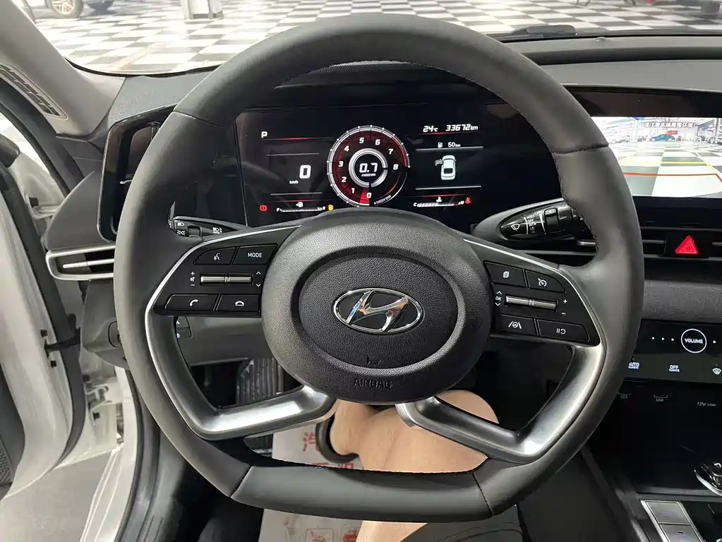 Hyundai Elantra 2021 — фото 15