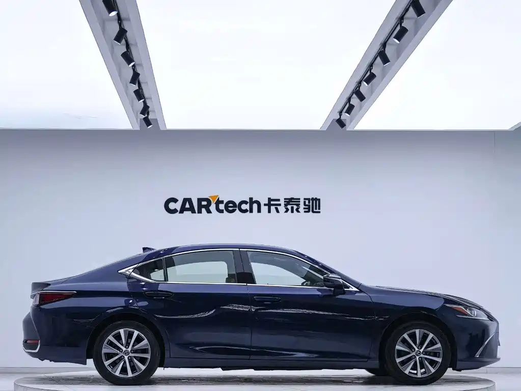 Lexus ES 2020 — фото 11
