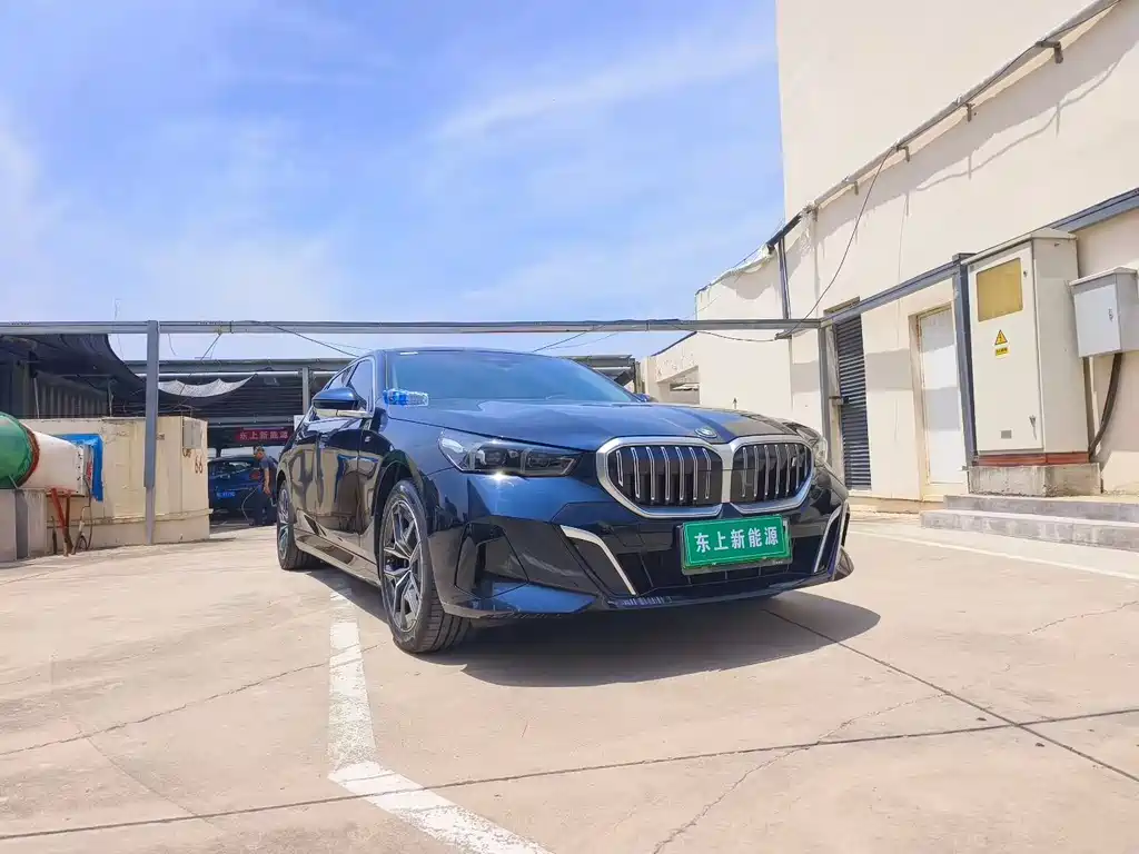 BMW i5 2024 — фото 1