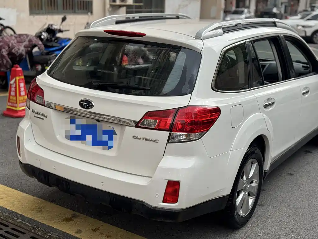 Subaru Outback 2011 — фото 20