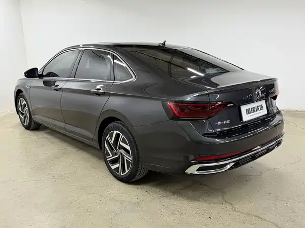 Volkswagen Sagitar 2022