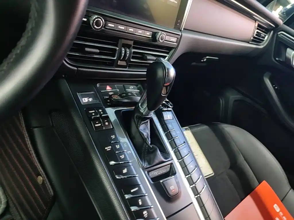 Porsche Macan 2019 — фото 14