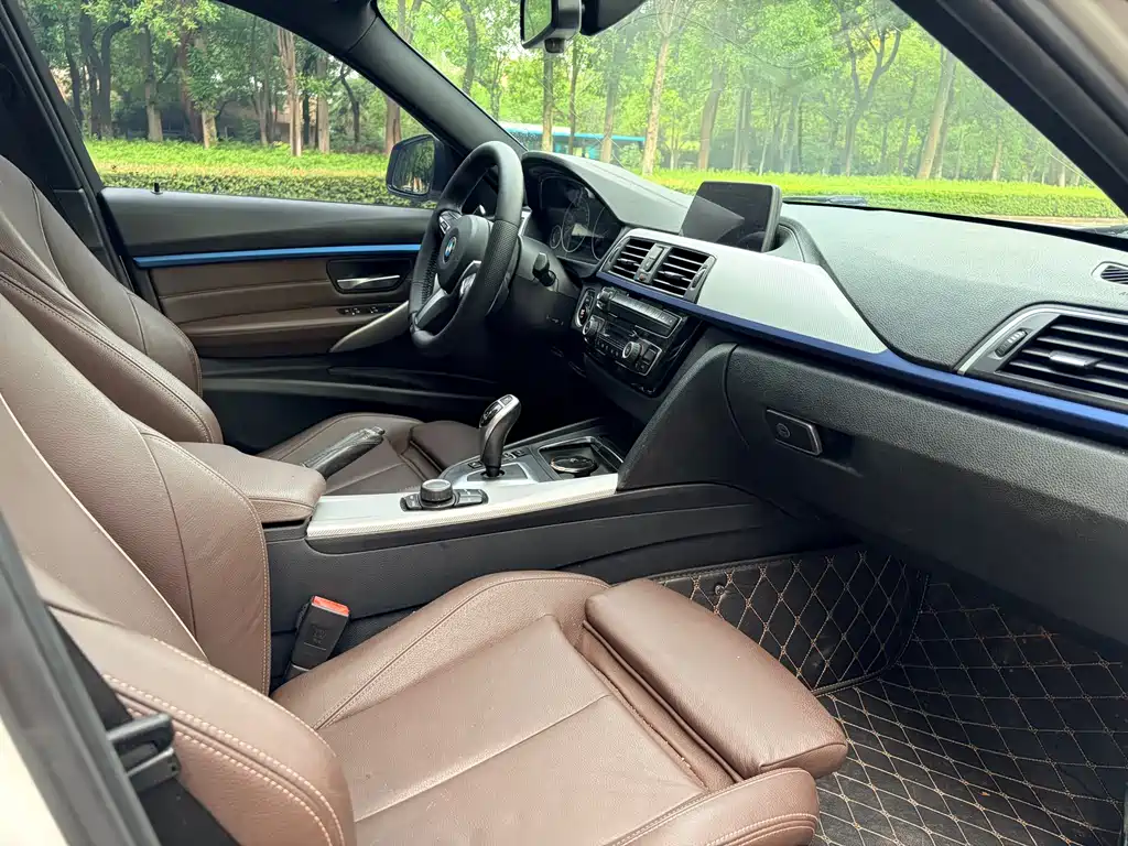 BMW 3 Series 2019 — фото 11