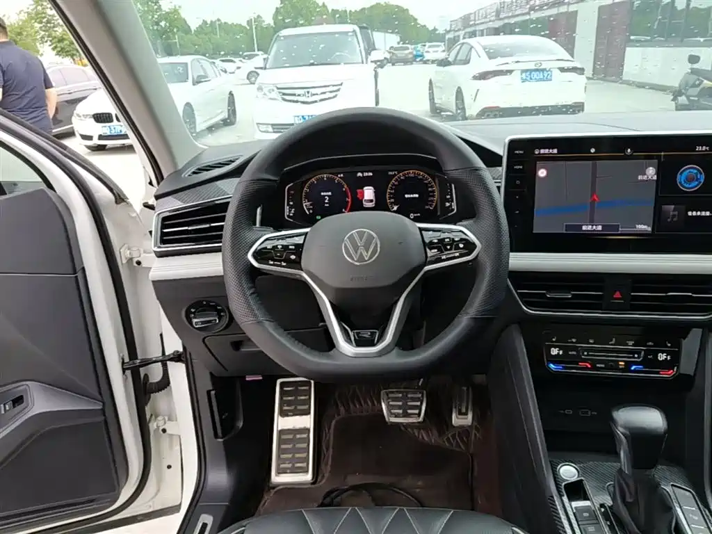 Volkswagen Tiguan L 2021 — фото 11