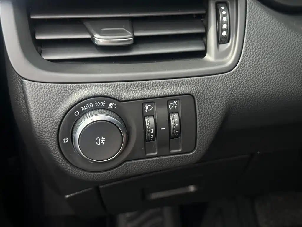 Buick Envision Plus 2022 — фото 11