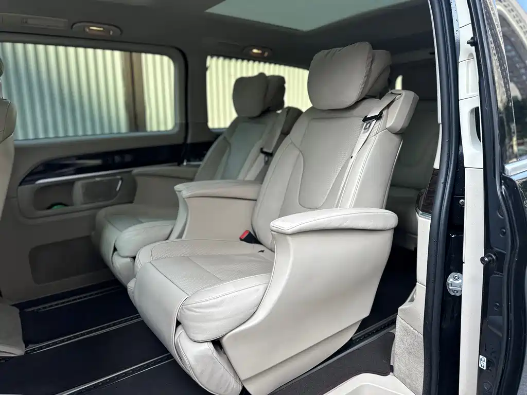 Mercedes-Benz V-Class 2016 — фото 14