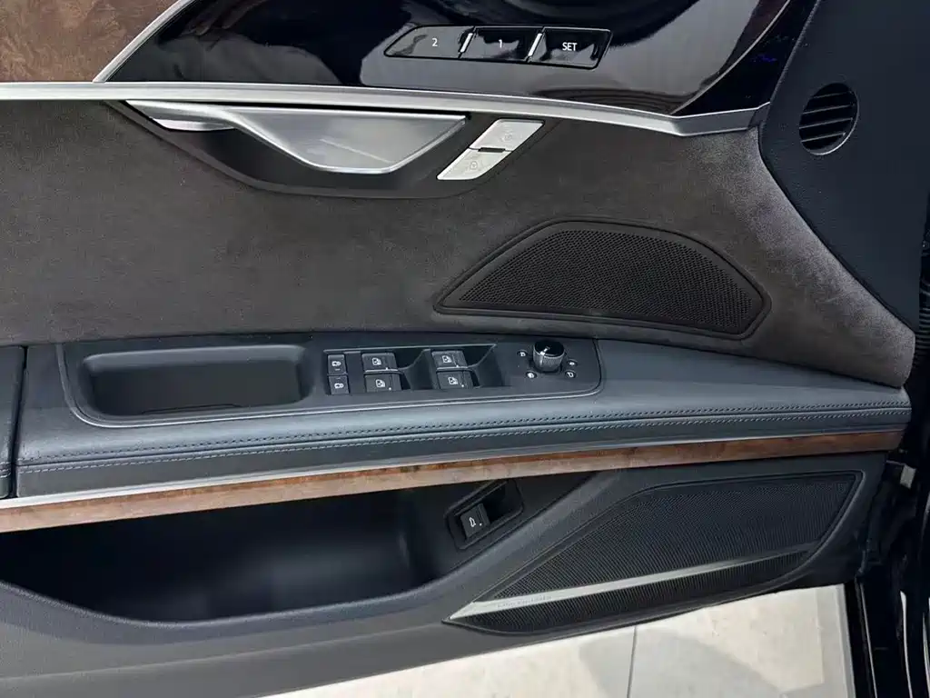 Audi A8 2019 — фото 13