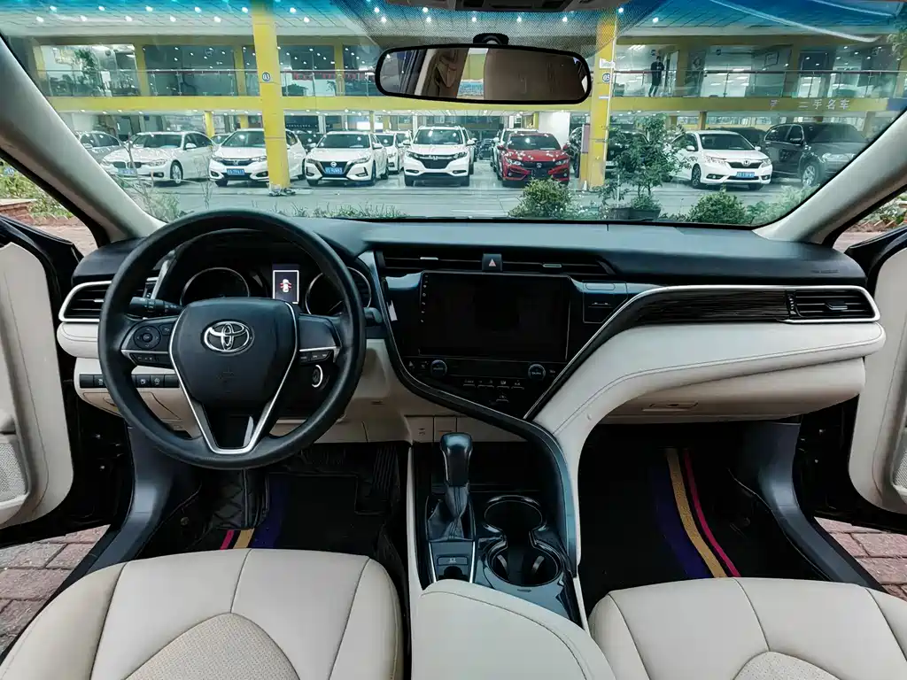 Toyota Camry 2018 — фото 12