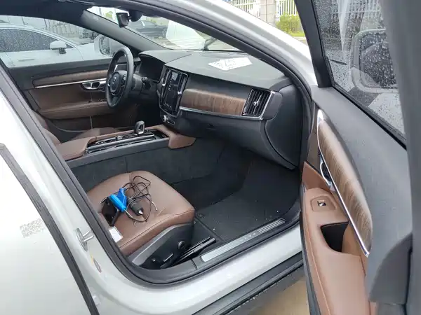 Volvo V90 2024
