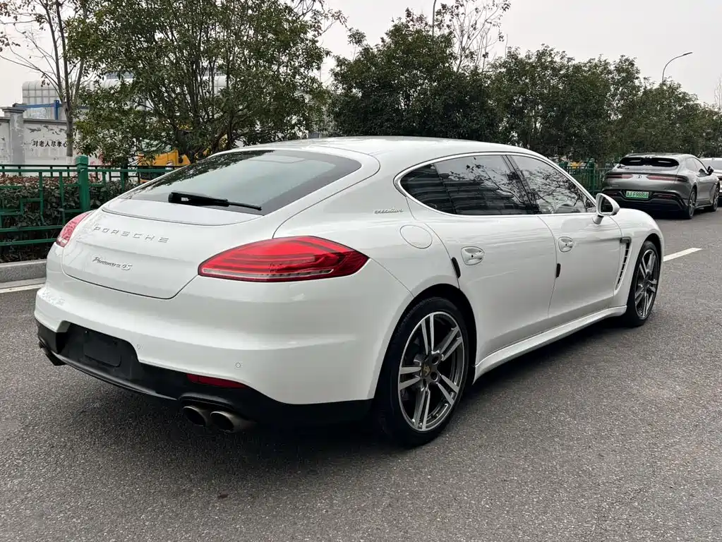 Porsche Panamera 2015 — фото 18