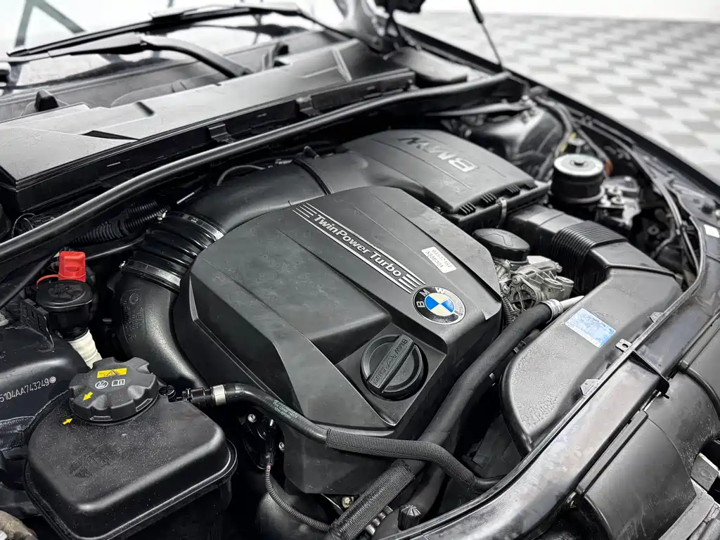 BMW 3 Series 2010 — фото 13