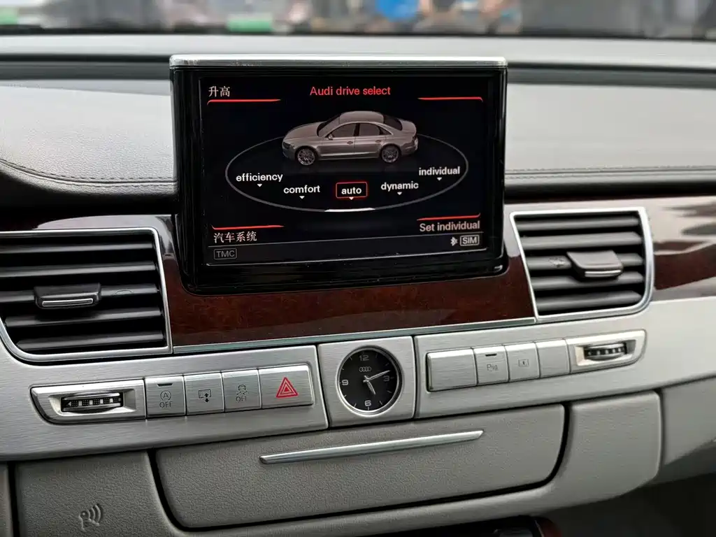 Audi A8 2012 — фото 17