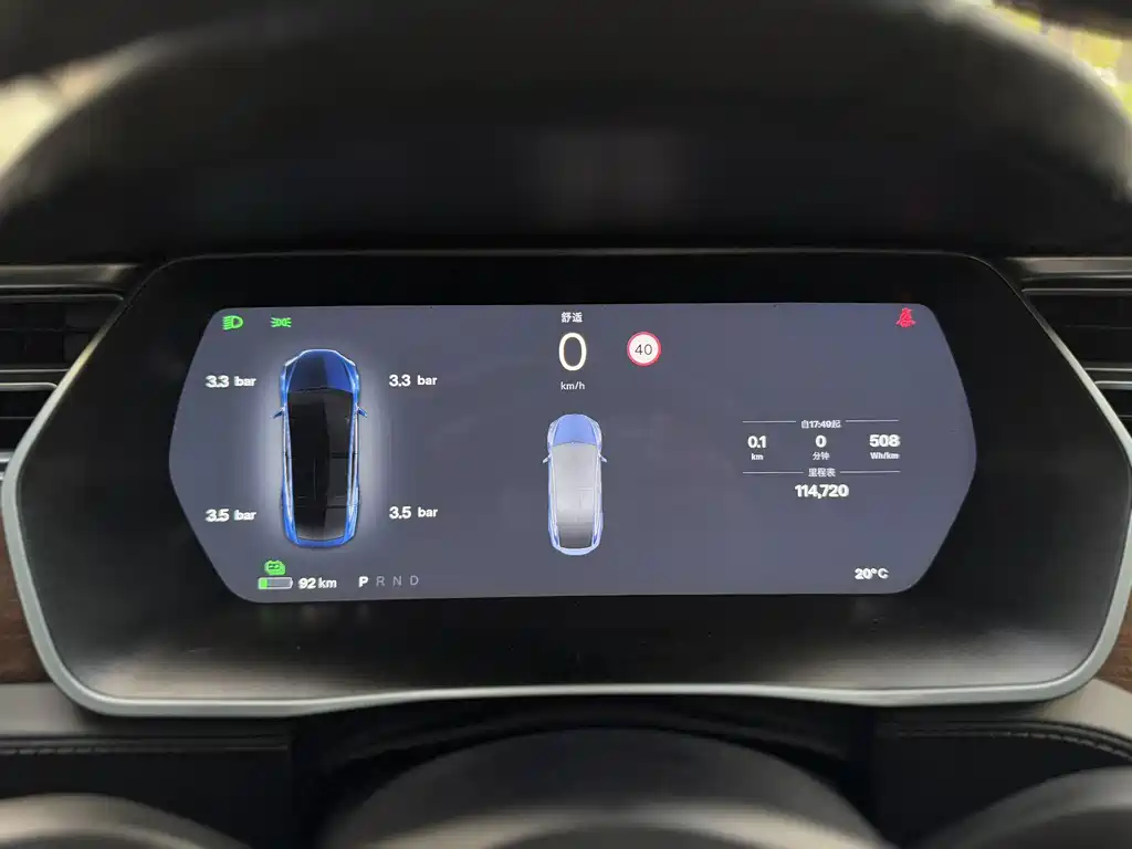 Tesla Model X 2018 — фото 13