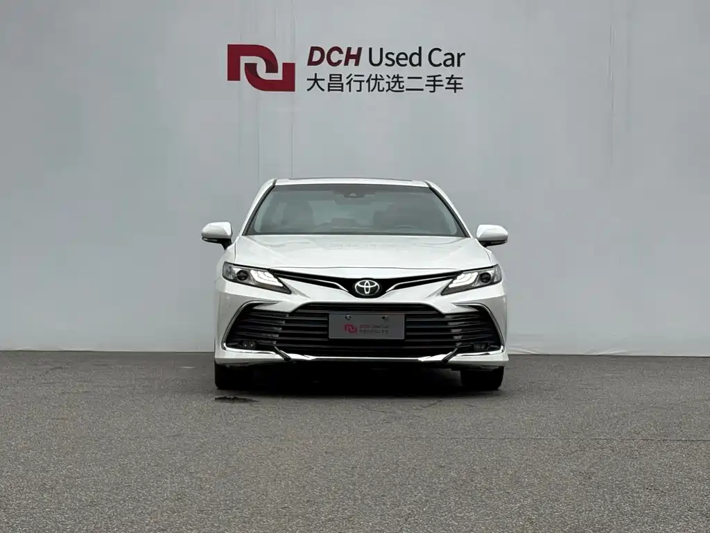 Toyota Camry 2023 — фото 2