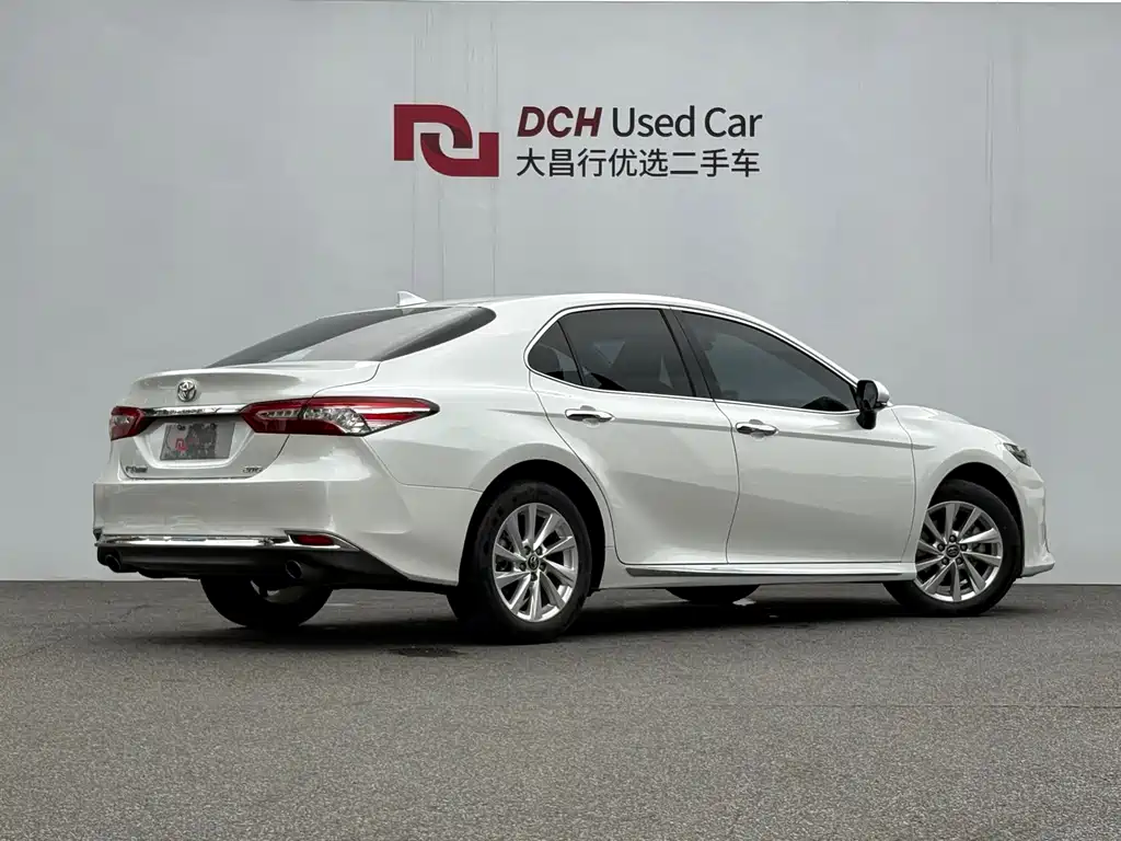 Toyota Camry 2023 — фото 4