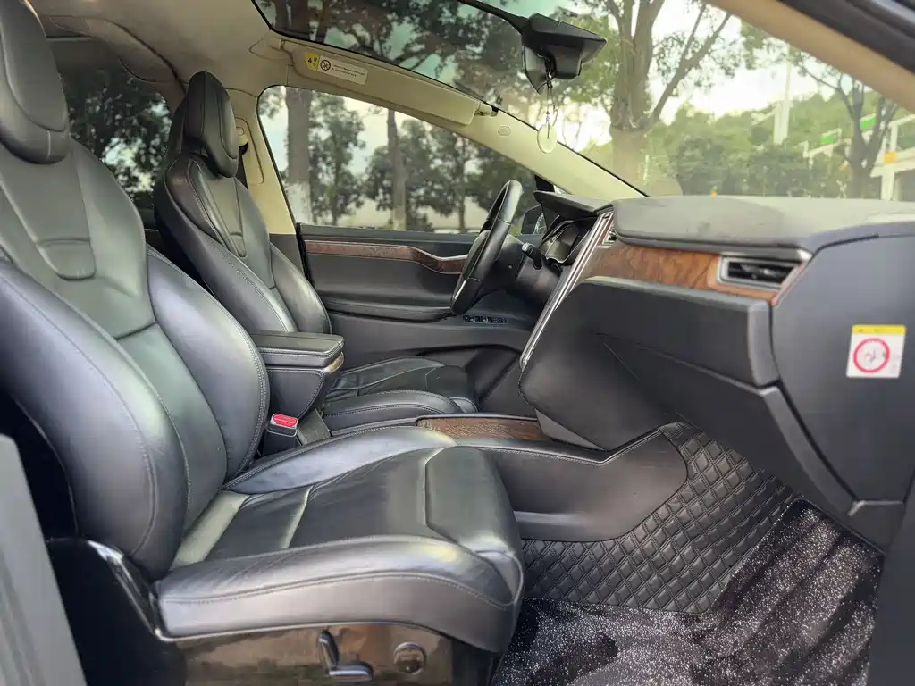 Tesla Model X 2018 — фото 17