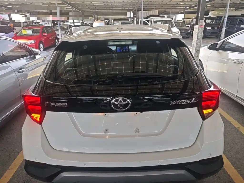 Toyota Yaris L 2021