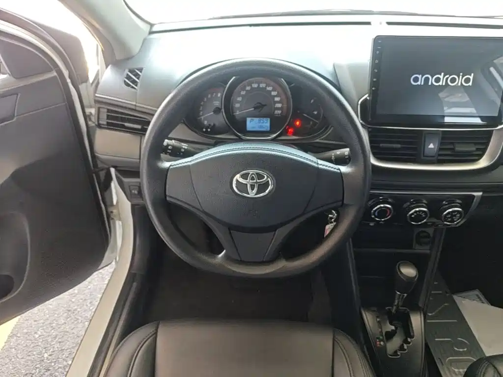 Toyota Yaris L 2021 — фото 11