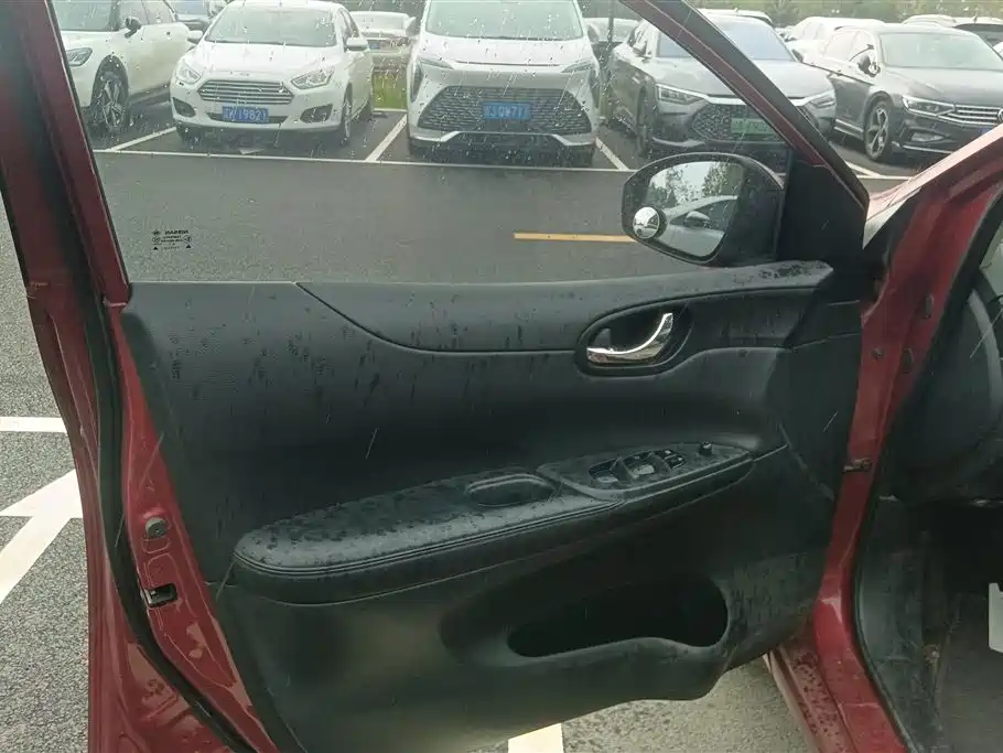 Nissan Tiida 2016
