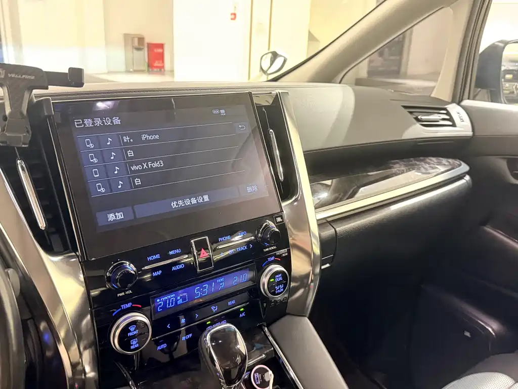Toyota Vellfire 2021 — фото 8
