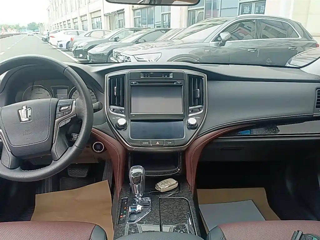Toyota Crown 2019 — фото 13