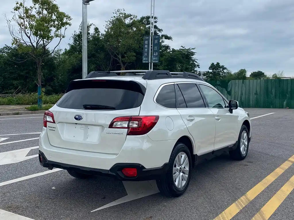Subaru Outback 2017 — фото 10