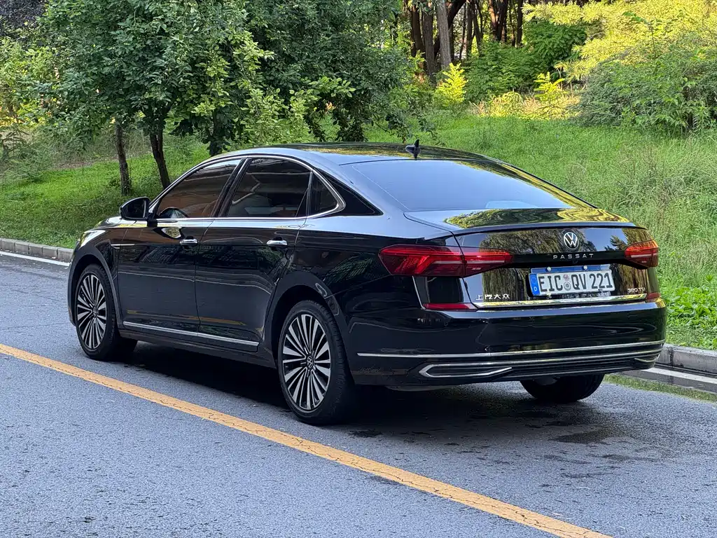 Volkswagen Passat 2021 — фото 19