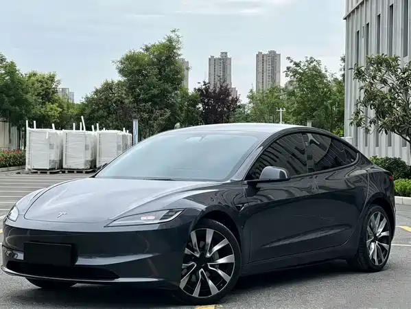 Tesla Model 3 2024